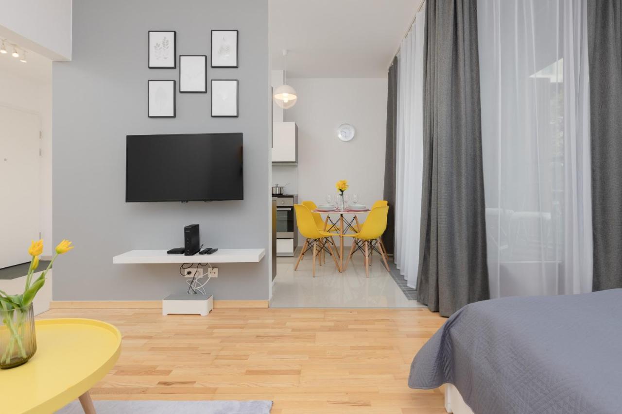 Warsaw Wola Apartment Near Nocny Market By Noclegi Renters Exterior foto